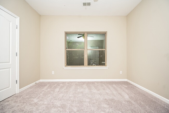 Building Photo - 113 Tyre Dr