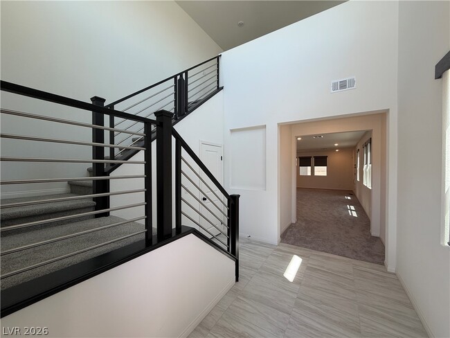 Building Photo - 8030 Minavalle Ave