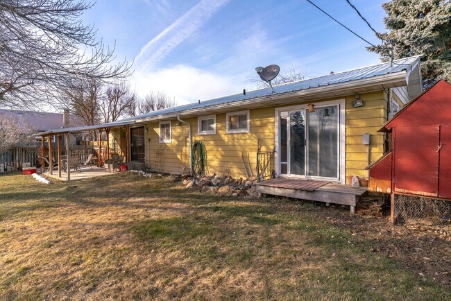 Building Photo - 3 Bedroom 1.5 Bath