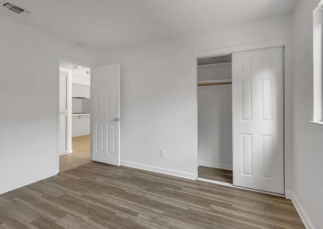Building Photo - Beautiful 3/2 duplex in Citrus Heights!
