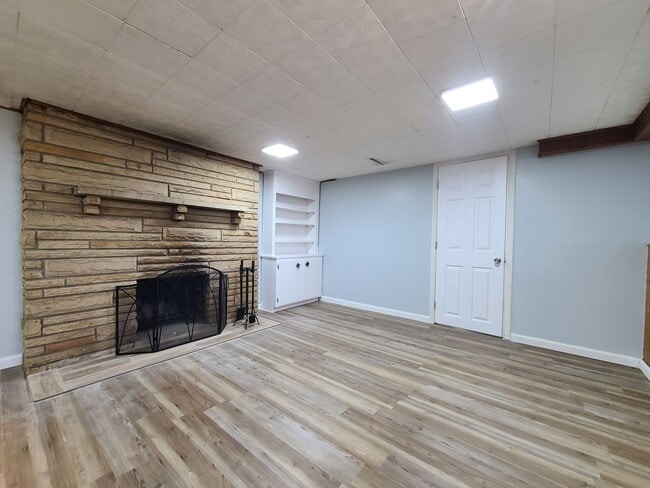 Building Photo - Spacious 4-Bed, 2-Bath Updated Home in Ben...