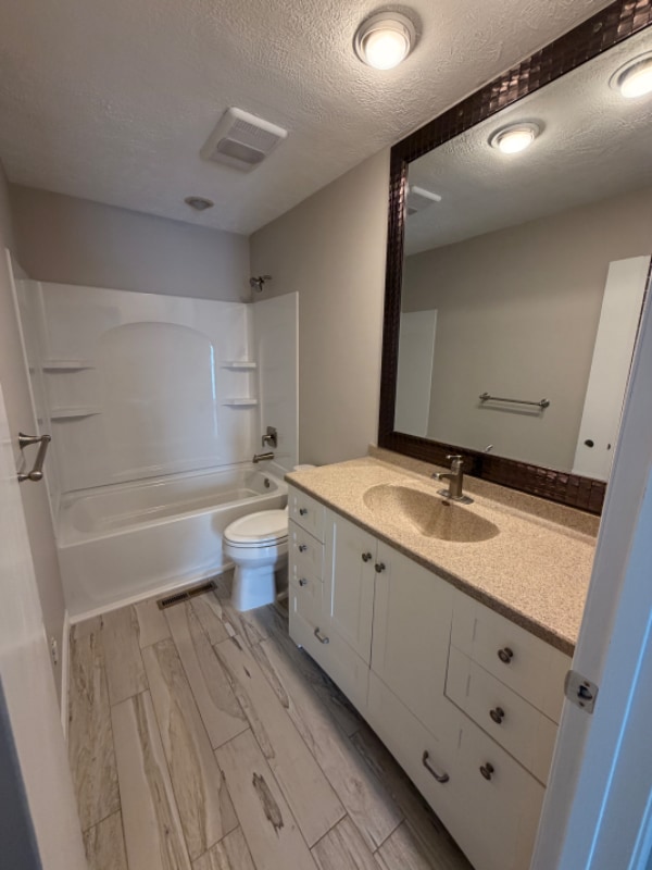 Building Photo - 221 E Glenmore Dr