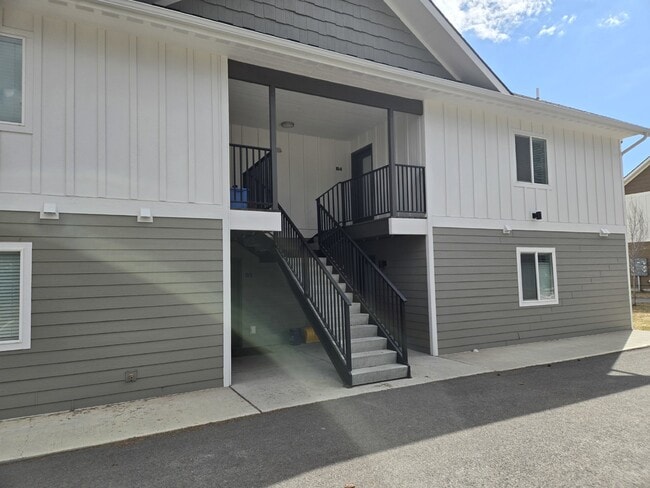 Building Photo - $500 off December rent!