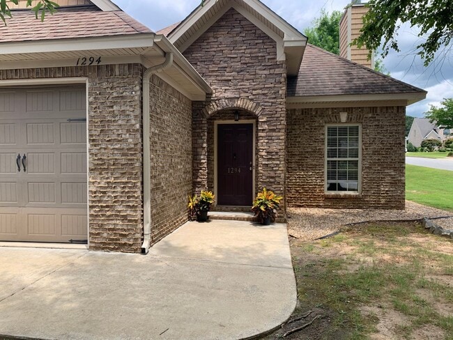 Building Photo - 1294 Aubie Dr