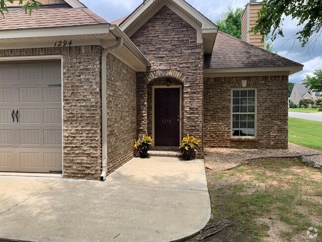 Building Photo - 1294 Aubie Dr