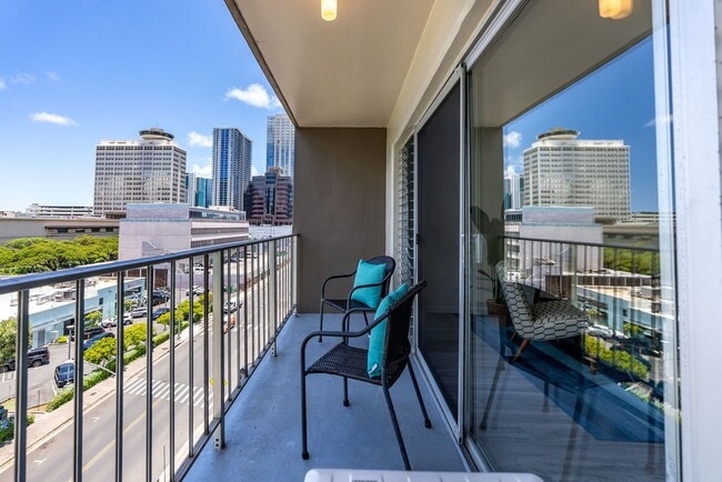 Building Photo - Coty Tower 703