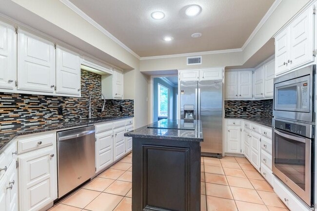 Building Photo - 10907 Legends Ln