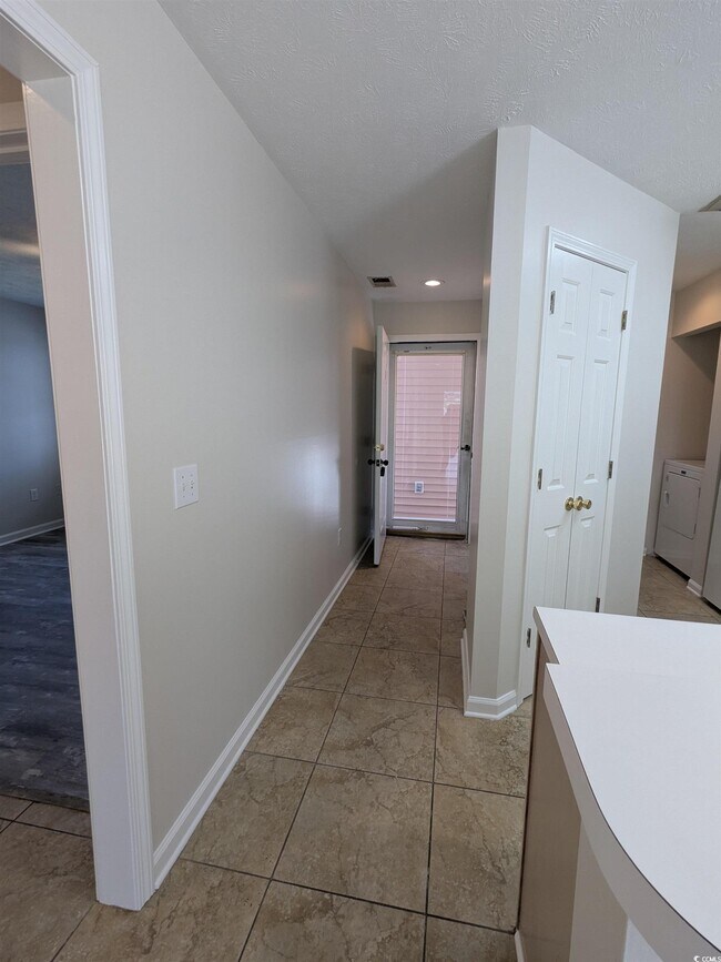 Building Photo - 627 Waterway Village Blvd