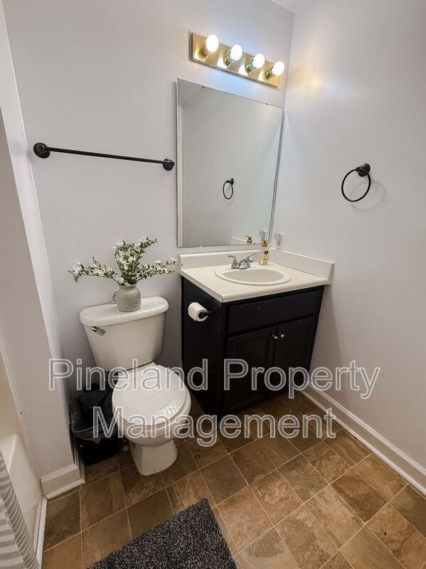 Building Photo - 815 Zapata Ln