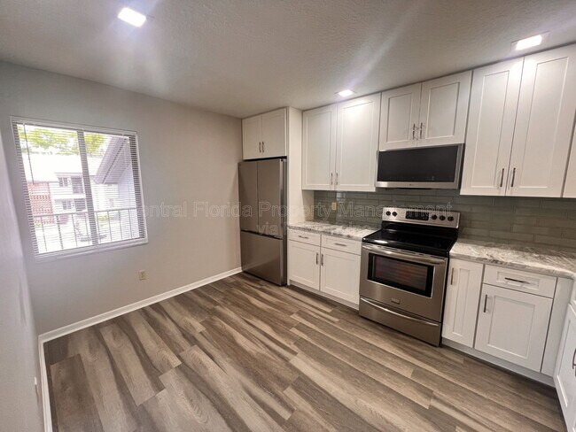 Building Photo - 17 Escondido Cir