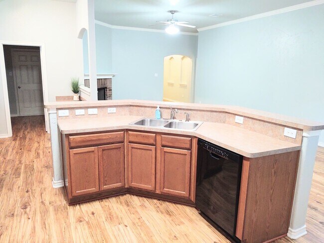 Building Photo - 4 Bed / 2 Bath House in secluded neighborhood with a park and walking trail