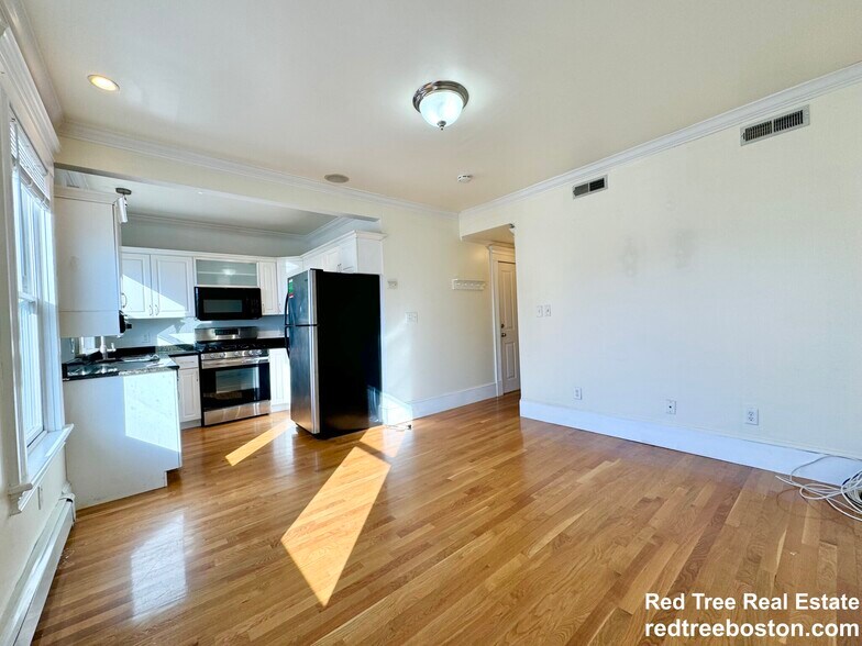 Unit 1, available 9/1 - 3 Grimes St