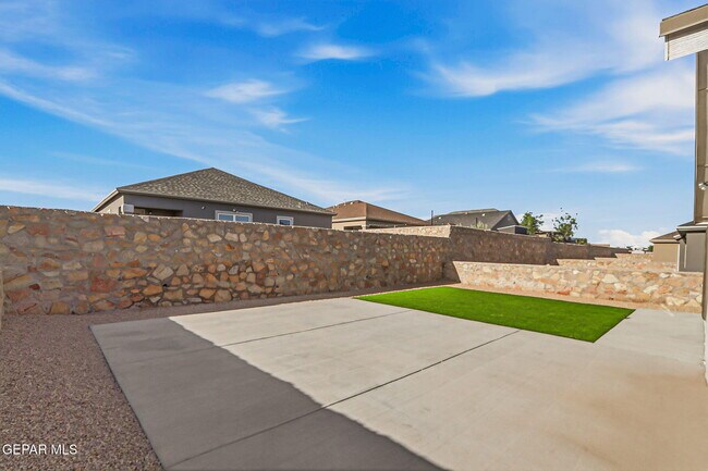Building Photo - 13745 Lago Vista Ave