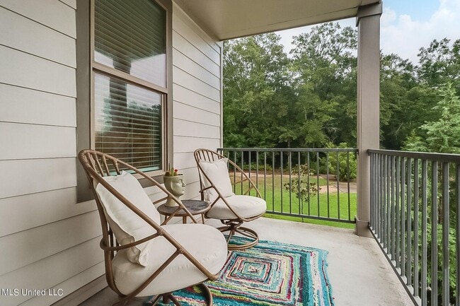 Building Photo - 2 Bed 2 Bath Condo - Open Concept at the I...