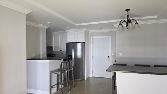 Building Photo - 200 S Birch Rd