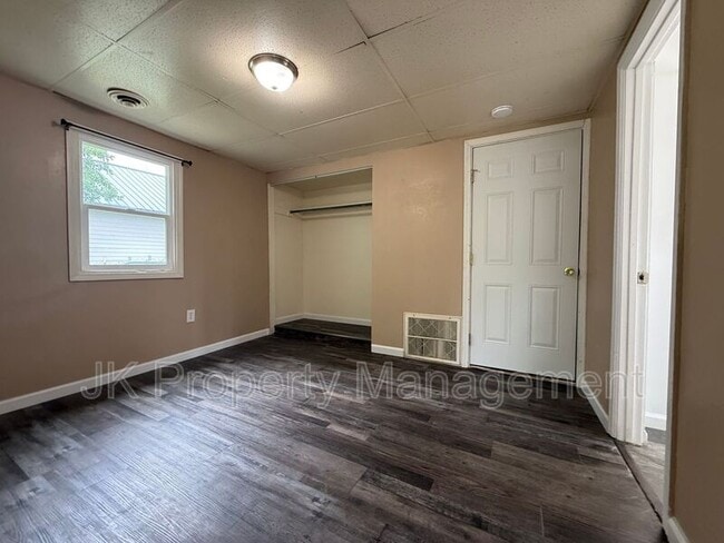 Building Photo - 517 13th St S