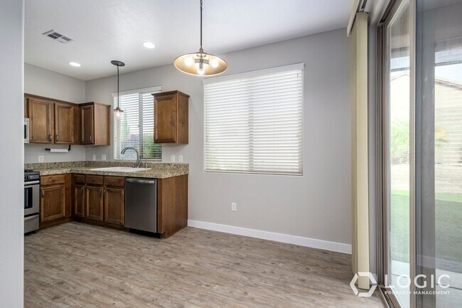 Building Photo - 2445 E White Horse Dr