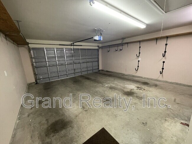 Building Photo - 5022 Patterson Ln