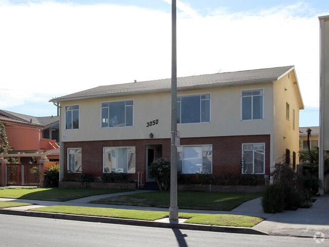 Building Photo - 3050