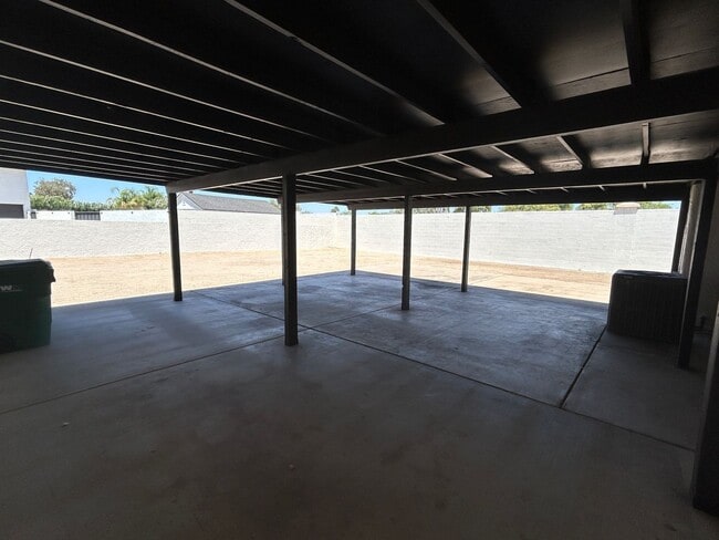Building Photo - 985 E Campina Ln