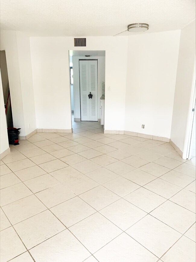 Building Photo - 508 Gardens Dr