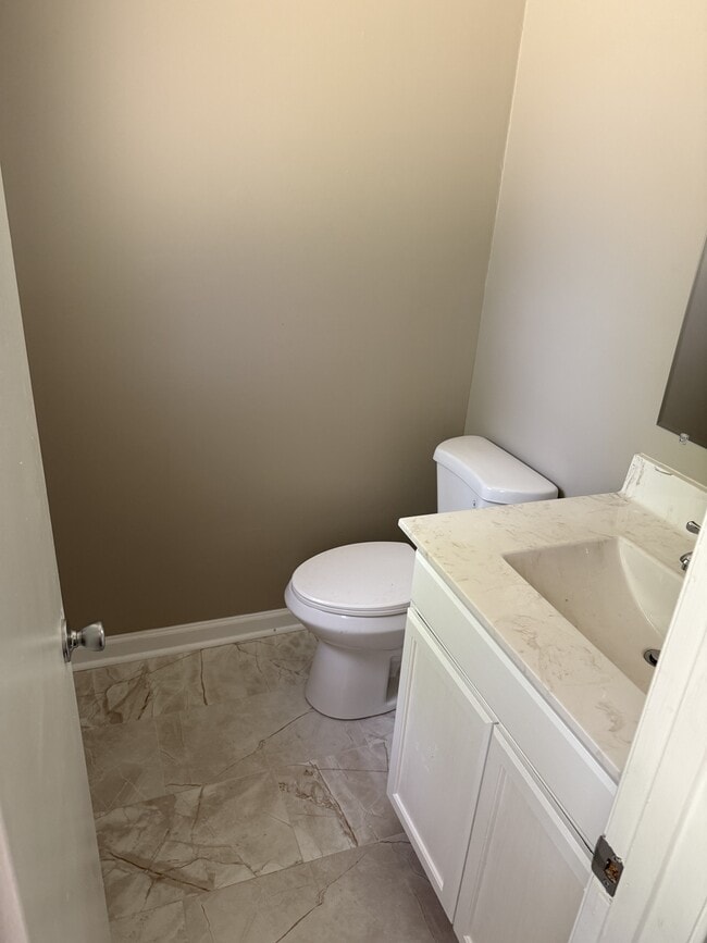 Building Photo - 2881 Normandy Dr