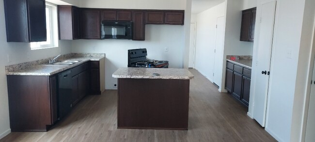 Building Photo - 7809 E 45th Ln