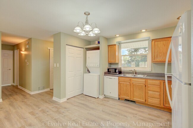 Building Photo - Evolve Real Estate: Charming Ranch Style Retreat In the Heart of Denver, 15 minutes to Downtown D...