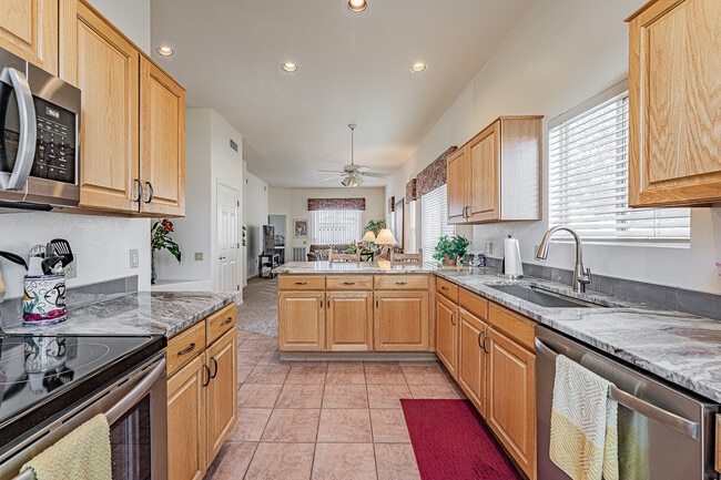 Building Photo - 1924 W Demetrie Loop