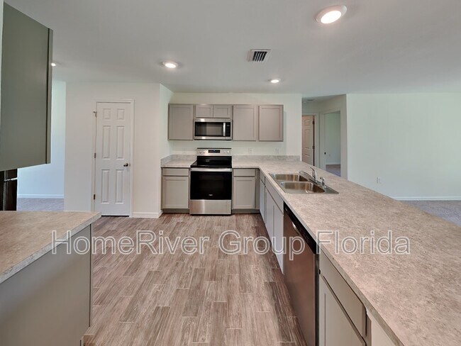 Building Photo - 2748 Cranbrook Ave