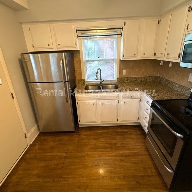 Building Photo - 3611 N Sheridan Ave