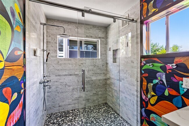 Building Photo - 1310 Harbor View Dr