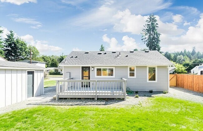 Building Photo - 3620 SE 5th Pl