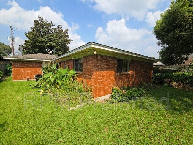 Building Photo - 6615 St Augustine St