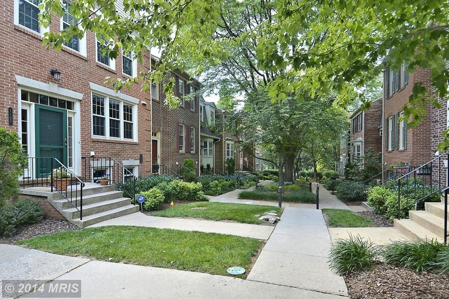 Building Photo - 1127 Fairview Ct