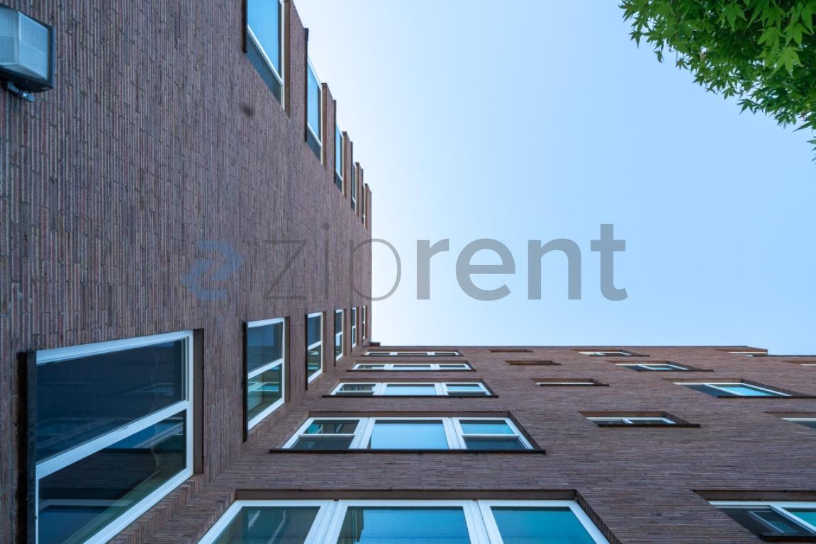 Building Photo - Unit 401