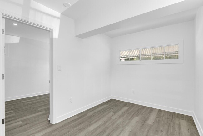 Building Photo - 818 N Dixie Hwy