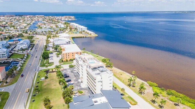 Building Photo - 1500 Park Beach Cir