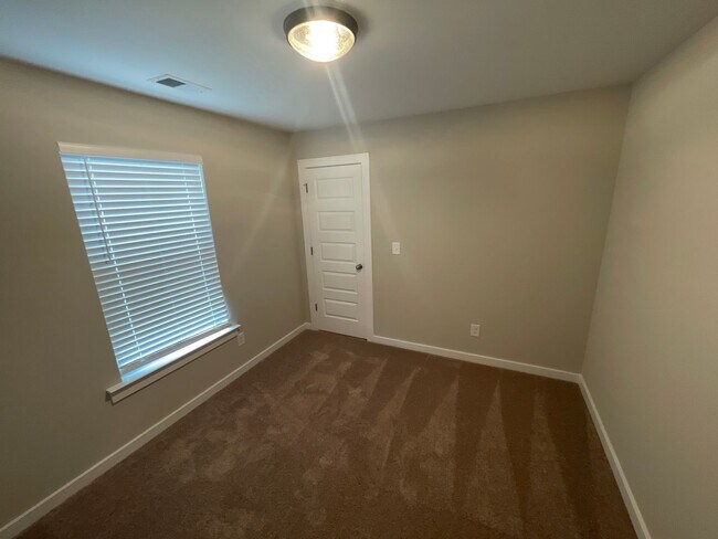 Building Photo - Home for Rent in Oak Grove, AL!! Available to View Now!!!