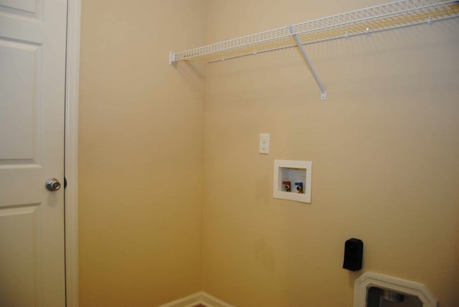 Building Photo - On the Pond in Timber Creek!