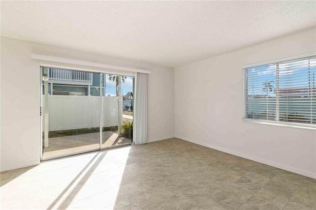 Building Photo - 3569 Bee Ridge Rd