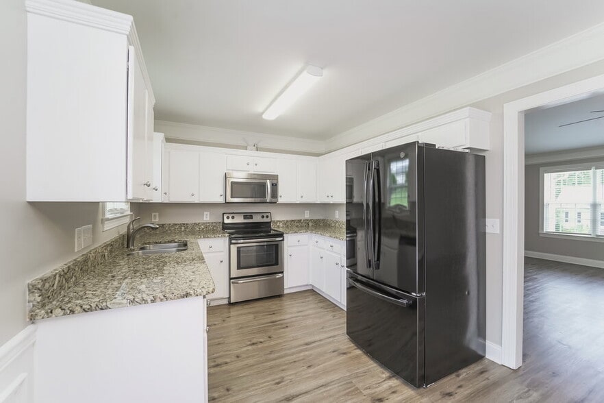 Building Photo - 854 Loch Lomond Cir