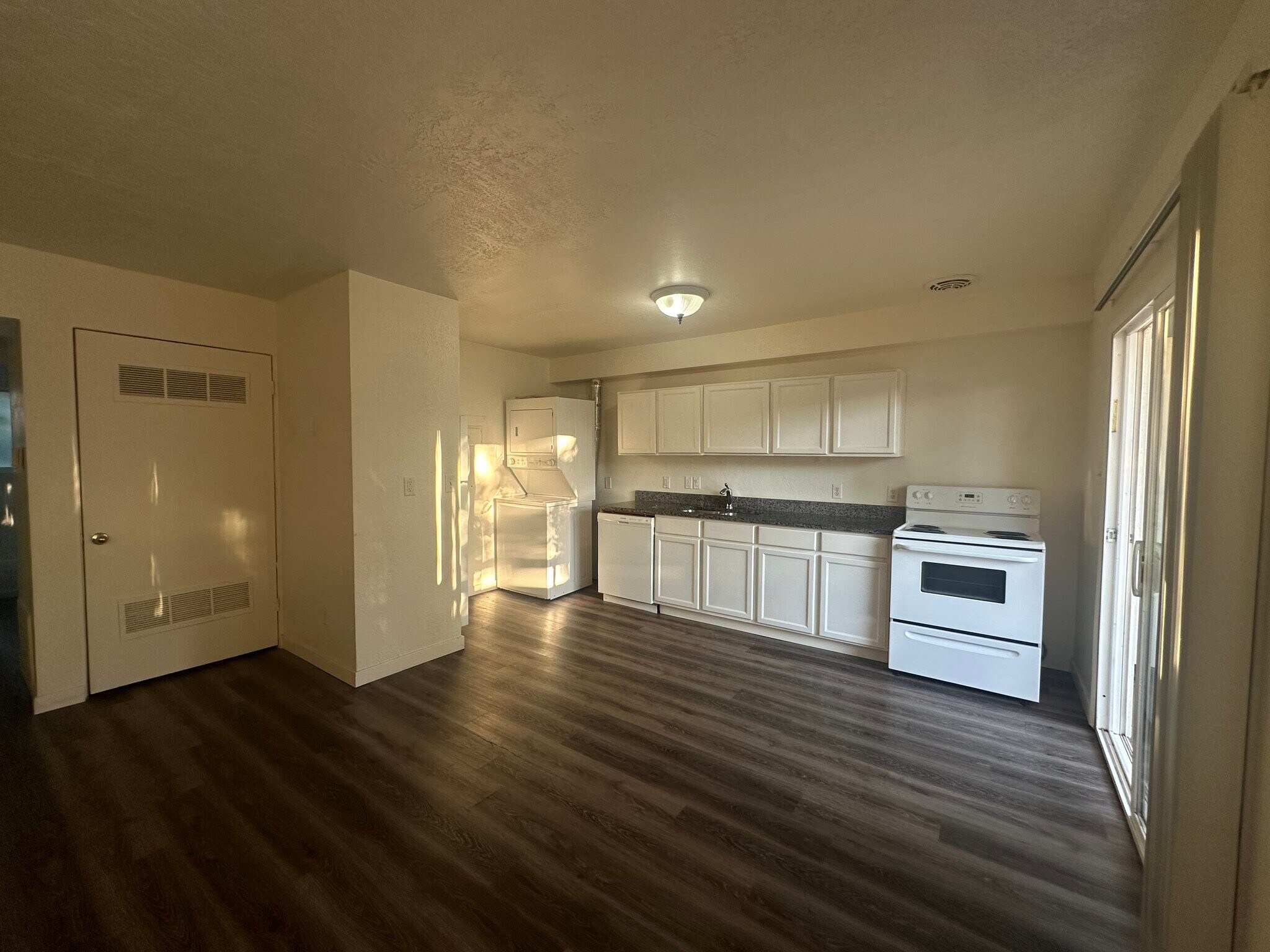 Building Photo - 860 E 500 S
