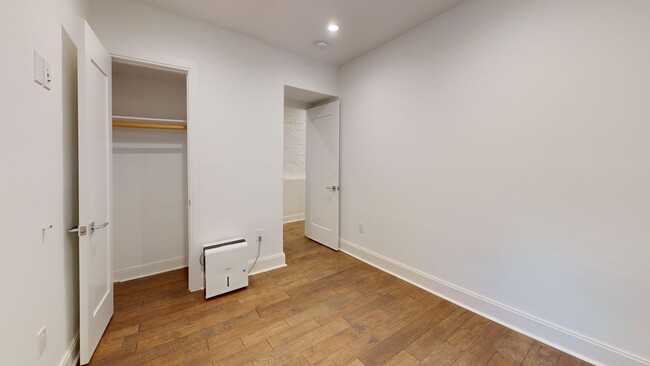 Building Photo - U Street Corridor Two Bedroom For Rent! Pe...