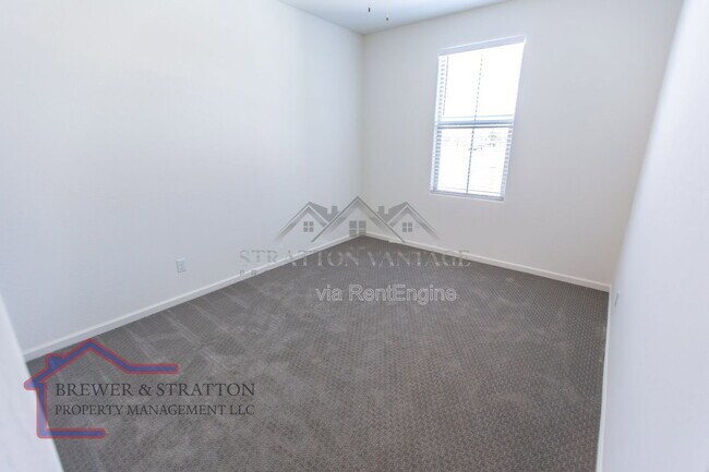 Building Photo - 827 W Nova Pl