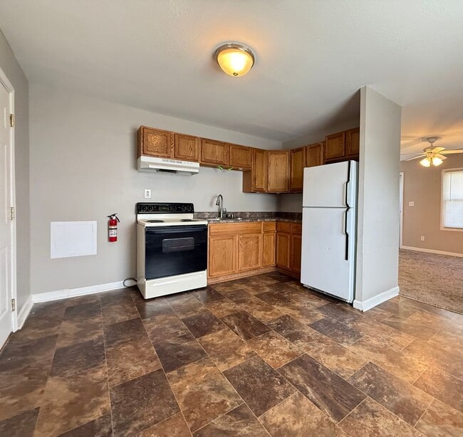 Building Photo - 1001 Hiatt St