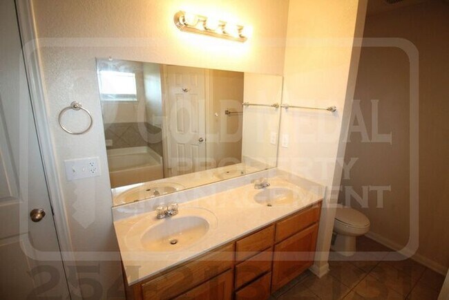 Building Photo - 602 Aries Ave