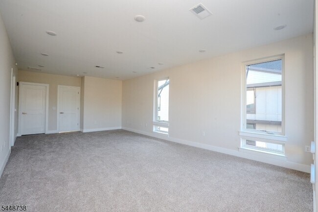Building Photo - 112 Village Dr