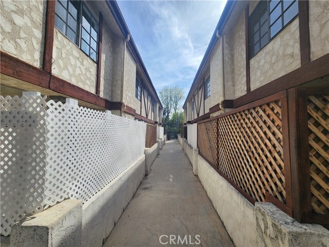 Building Photo - 7432 Hazeltine Ave