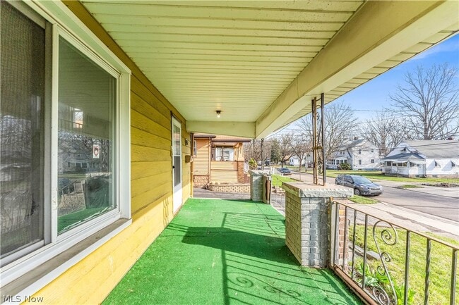 Building Photo - 516 Whitney Ave